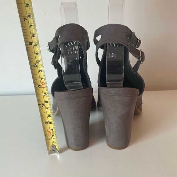 American Eagle Womens Sandals Size 6.5 Grey Laser Cut Peep Toe Sling Back Heels - Picture 4 of 7